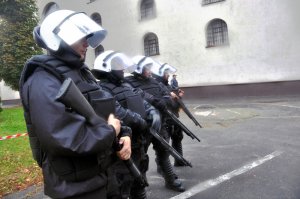 Próba ataku terrorystycznego w elbląskim areszcie i interwencja policjantów – ćwiczenia