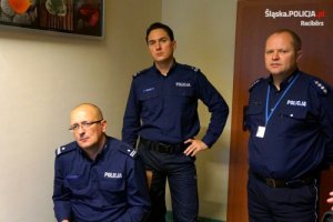 trzej polscy policjanci