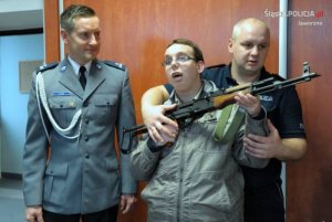 wizyta niepełnosprawnego Gabriela w komendzie policji w Jaworznie