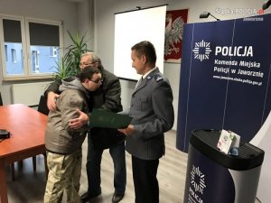 wizyta niepełnosprawnego Gabriela w komendzie policji w Jaworznie