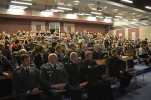 Uroczyste poświęcenie i przekazanie pojazdów służbowych funkcjonariuszom Komendy Miejskiej Policji w Łomży
