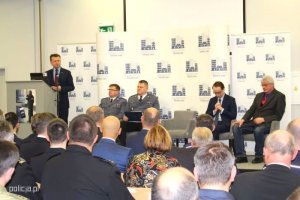 konferencja na Uniwersytecie Szczecińskim z udziałem ministra spraw wewnętrznych Mariusza Błaszczaka