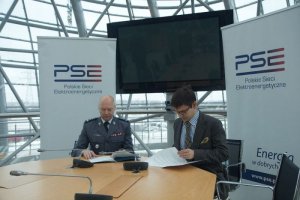 uroczyste zawarcie porozumienie o  współpracy między Polskimi Sieciami Elektroenergetycznymi oraz Wyższą Szkołą Policji w Szczytnie