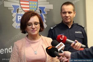 uroczystość wyróżnienia asp. Grzegorza Wójcika Zastępcę Dyżurnego Komendy Miejskiej Policji w Kielcach