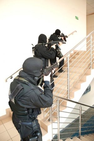 policjanci w trakcie kursu specjalistycznego dla policjantów zatrzymujących niebezpiecznych przestępców