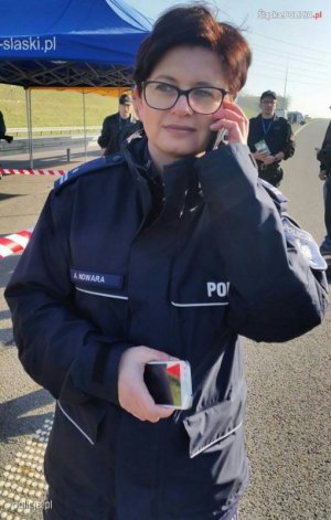 policjantka podczas pełnienia służby