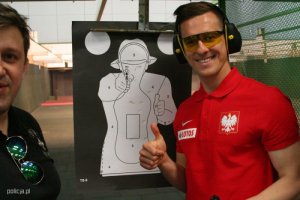 Trening piłkarzy polskiej reprezentacji na strzelnicy KGP