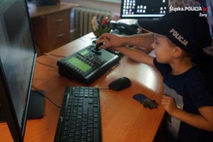 wizyta 5-letniego chłopca w komendzie w Żorach