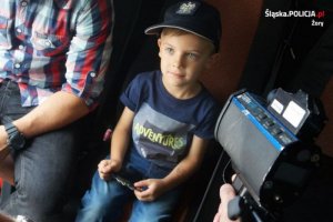 wizyta 5-letniego chłopca w komendzie w Żorach