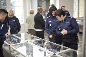 policjanci podczas otwarcia wystawy