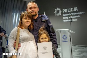 policjant z rodziną