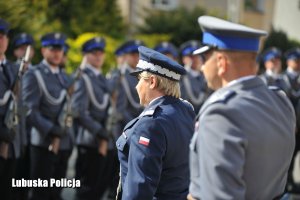 Nadinspektor Helena Michalak podczas uroczystości policyjnej.