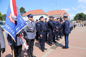 Komendanta Wojewódzki symbolicznie wita nowo przyjętych policjantów