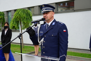 Komendant Wojewódzki Policji w Bydgoszczy podczas przemówienia.
