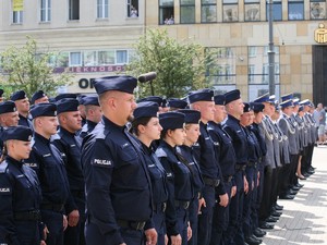 Wielkopolscy policjanci podczas obchodów 100. rocznicy powstania Policji Państwowej  - ślubowanie policjantów