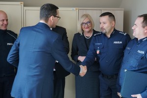 insp. Tomasz Klimek (KWP w Olsztynie) oraz Premier Mateusz Morawiecki
