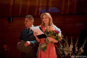 Prowadzący koncert: Anna Guzik i sierż. sztab. Marek Jon