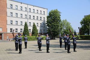 Musztra paradna w wykonaniu kompani honorowej z OPP w Katowicach