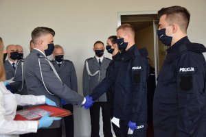 Komendant Miejski gratuluje policjantom